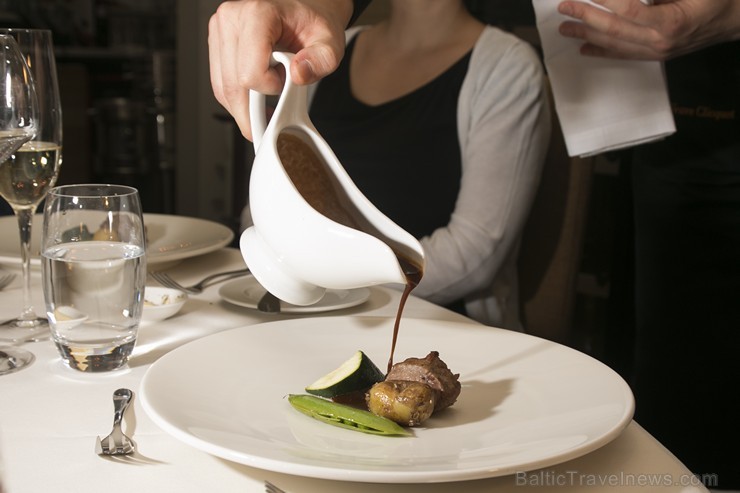 WorlsSkills konkursanti restorānā «Kaļķu vārti» apgūst nepieciešamās prasmes 155659
