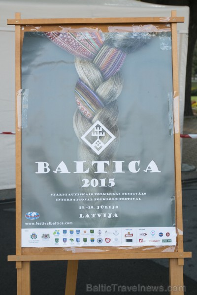 Starptautiskā folkloras festivāla «Baltica 2015» dančus izdejo pie Brīvības pieminekļa 155754