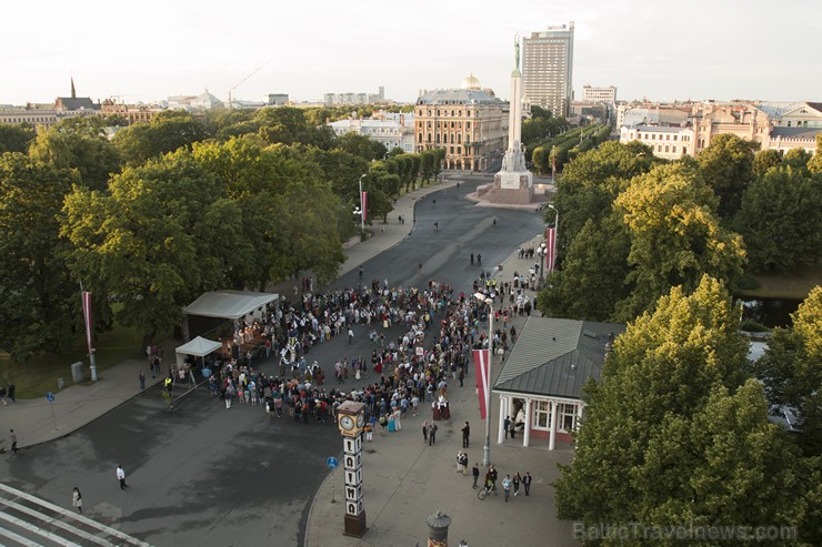 Starptautiskā folkloras festivāla «Baltica 2015» dančus izdejo pie Brīvības pieminekļa 155764