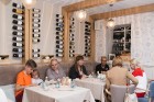 Rīgā oficiāli atklāj jau otro Vidusjūras virtuves restorānu – Riviera 6