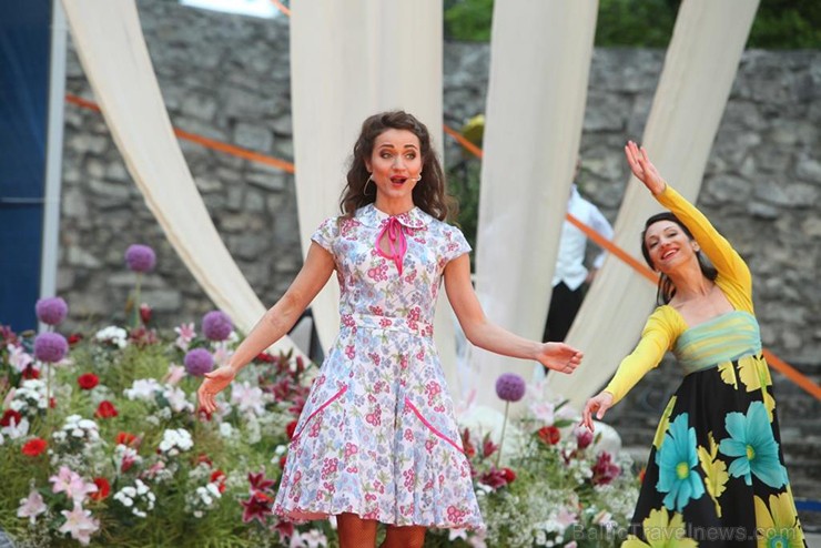 Pirmais Operetes festivāls veiksmīgi sapulcējis pilnus skatītāju solus un tas nepaliek bez atzinīgām apmeklētāju ovācijām. Pirmais Operetes festivāls veiksmīgi sapulcējis pilnus skatītāju solus un tas nepaliek bez atzinīgām apmeklētāju ovācijām. 156043
