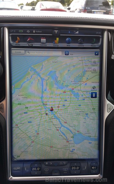 Tesla Model S ekrānā Google karte ar nepārtauktu interneta pieslēgumu 156087