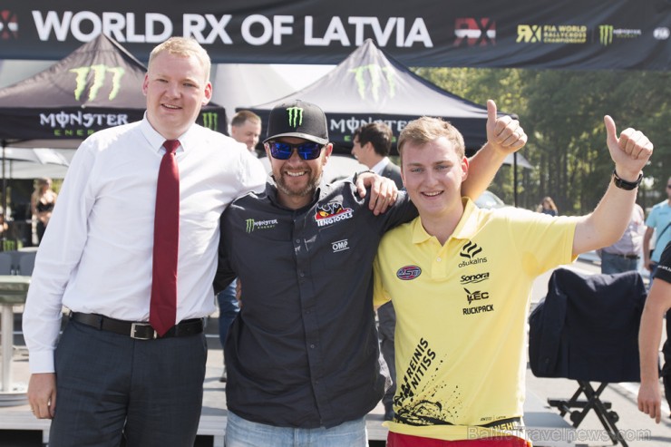 Abi sportisti iemēģina topošo Biķernieku kompleksās sporta bāzes rallijkrosa trasi, kurā jau nākošgad norisināsies Monster Energy FIA pasaules rallijk Abi sportisti iemēģina topošo Biķernieku kompleksās sporta bāzes rallijkrosa trasi, kurā jau nākošgad norisināsies Monster Energy FIA pasaules rallijk 156185