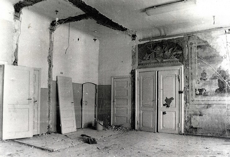 18. gs. sienas gleznojumu atklāšana un restaurēšana 1987. gadā. Foto no Limbažu novadpētniecības muzeja arhīva 18. gs. sienas gleznojumu atklāšana un restaurēšana 1987. gadā. Foto no Limbažu novadpētniecības muzeja arhīva 156266
