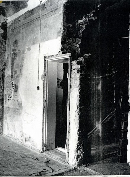 18. gs. sienas gleznojumu atklāšana un restaurēšana 1987. gadā. Foto no Limbažu novadpētniecības muzeja arhīva 18. gs. sienas gleznojumu atklāšana un restaurēšana 1987. gadā. Foto no Limbažu novadpētniecības muzeja arhīva 156267