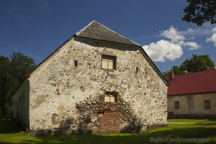 Valtenberģu muiža ir unikāla ar seno ēku kompleksu 156563