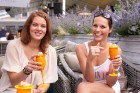 Sadarbībā ar Veuve Clicquot restorāna SEZONA dzirkstošajā vakarā tiek baudīta vasarīga mūzika, šampanietis un uzkodas 18