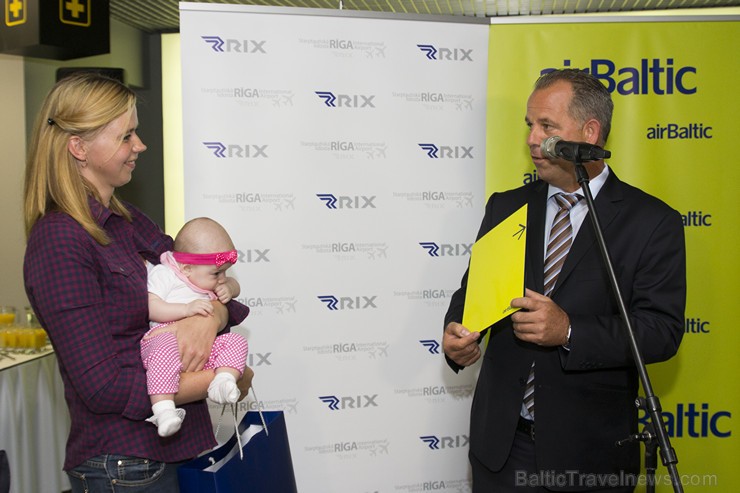 Starptautiskā lidosta «Rīga» sagaidīja savu 50 miljono pasažieri kopš lidostas dibināšanas - Montu Skābarnieci, kura liedostā ieradās ar airBaltic rei Starptautiskā lidosta «Rīga» sagaidīja savu 50 miljono pasažieri kopš lidostas dibināšanas - Montu Skābarnieci, kura liedostā ieradās ar airBaltic rei 156700
