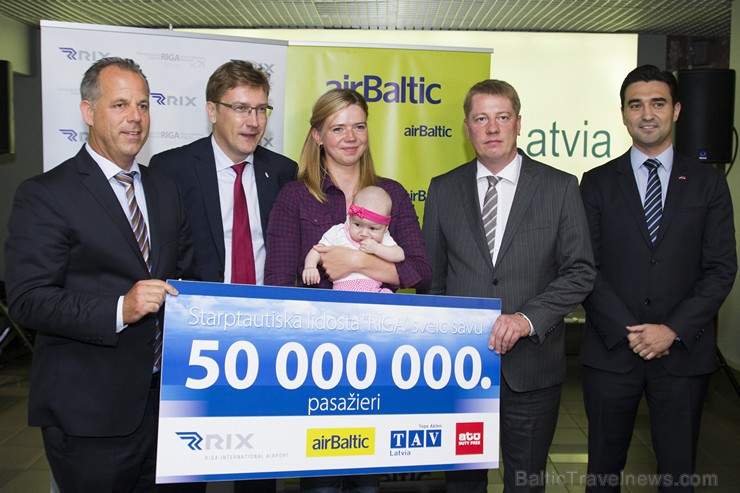 Starptautiskā lidosta «Rīga» sagaidīja savu 50 miljono pasažieri kopš lidostas dibināšanas - Montu Skābarnieci, kura liedostā ieradās ar airBaltic rei 156704