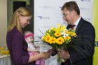 Starptautiskā lidosta «Rīga» sagaidīja savu 50 miljono pasažieri kopš lidostas dibināšanas - Montu Skābarnieci, kura liedostā ieradās ar airBaltic rei 6