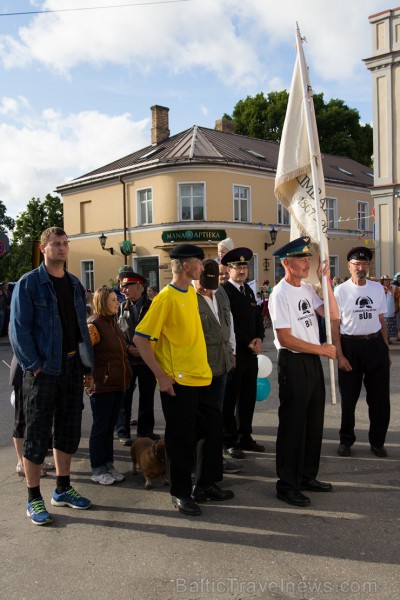 Ar tradicionālo svētku gājienu atklāti Limbažu pilsētas svētki 156827