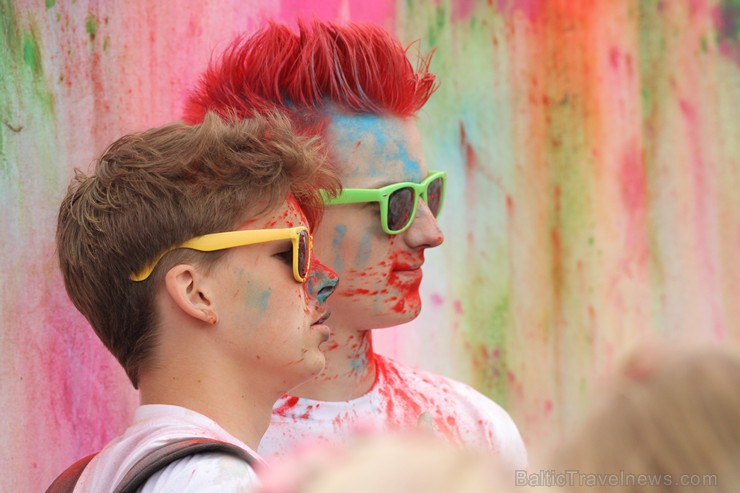 Holi krāsu festivāls pulcē dzīves svinētājus un radītājus 157196