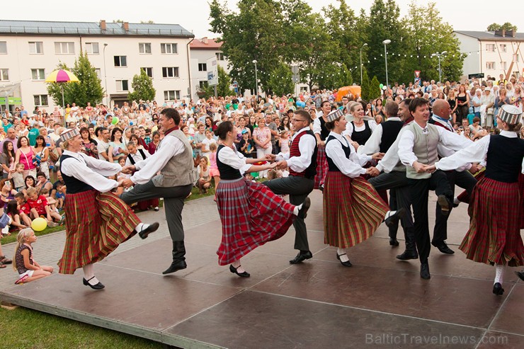 Ar krāšņu svētku gājienu sākas Valmieras svētki 157663