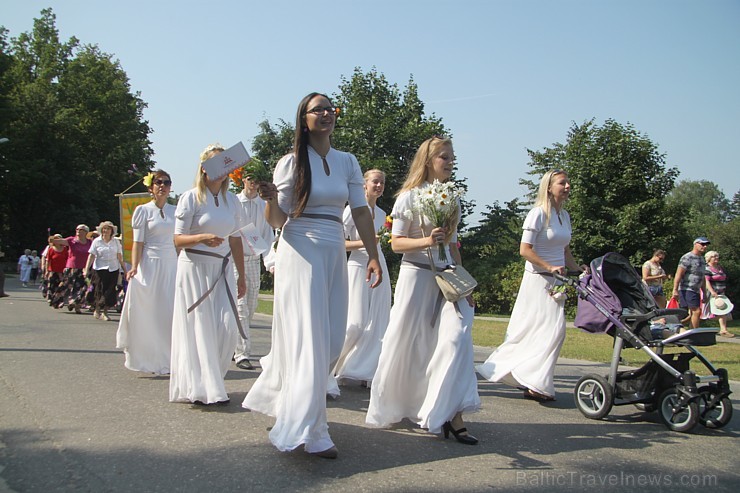 Ikšķile ar vērienīgu svētku gājienu un koncertu svin 830. gadu jubileju 157678