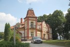Travelnews.lv redakcija ceļo ar jauno Jaguar XE uz Vidzemi un Latgali, lai izbaudītu britu automobiļa šarmu Latvijas ceļos - Macienas muiža 2