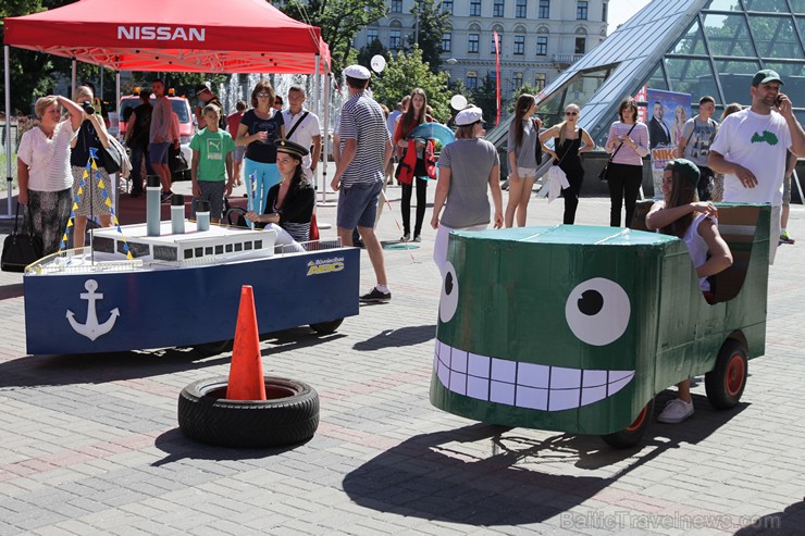 Rīgas svētku laikā notika jau par tradīciju kļuvušais pašdarināto braucamrīku festivāls “Nissan Norde Cartoon rallijs 2015” 158615
