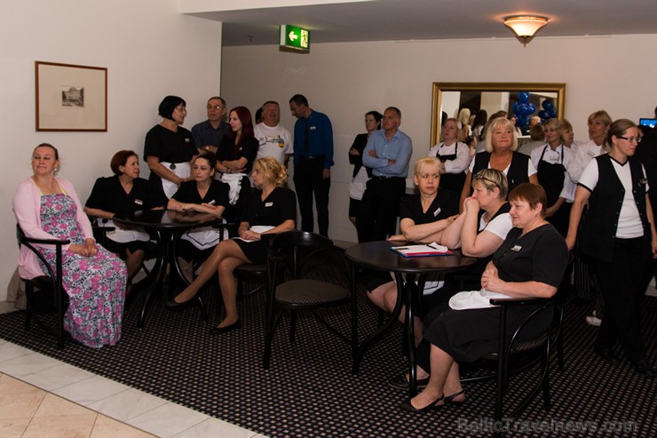 Pilna servisa starptautiskā viesnīca Radisson Blu Daugava Hotel kopā ar tās ilggadējiem darbiniekiem atzīmē 20 gadu jubileju Pilna servisa starptautiskā viesnīca Radisson Blu Daugava Hotel kopā ar tās ilggadējiem darbiniekiem atzīmē 20 gadu jubileju 159579