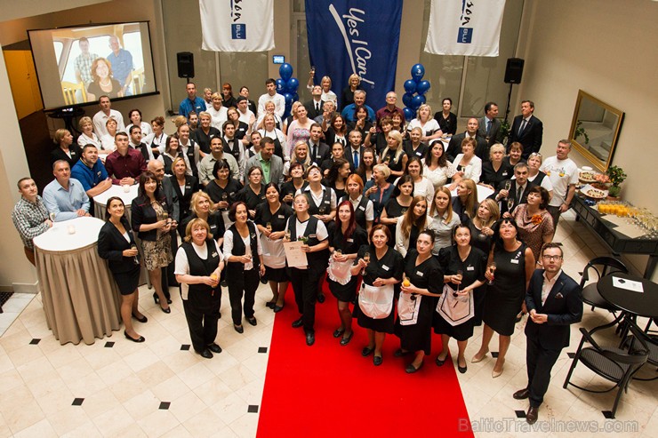 Pilna servisa starptautiskā viesnīca Radisson Blu Daugava Hotel kopā ar tās ilggadējiem darbiniekiem atzīmē 20 gadu jubileju Pilna servisa starptautiskā viesnīca Radisson Blu Daugava Hotel kopā ar tās ilggadējiem darbiniekiem atzīmē 20 gadu jubileju 159635