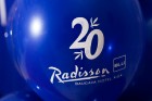 Pilna servisa starptautiskā viesnīca Radisson Blu Daugava Hotel kopā ar tās ilggadējiem darbiniekiem atzīmē 20 gadu jubileju 1