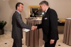 Pilna servisa starptautiskā viesnīca Radisson Blu Daugava Hotel kopā ar tās ilggadējiem darbiniekiem atzīmē 20 gadu jubileju 50