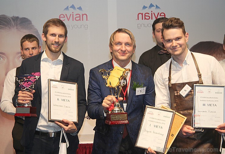 Bārmeņu sacensību «Evian Latvia Cup 2015» uzvarētāji - no kreisās - Voldemārs Dzenis (2.vieta), Ingus Reizenbergs (1.vieta) un Leonards Pudniks (3.vie 160145