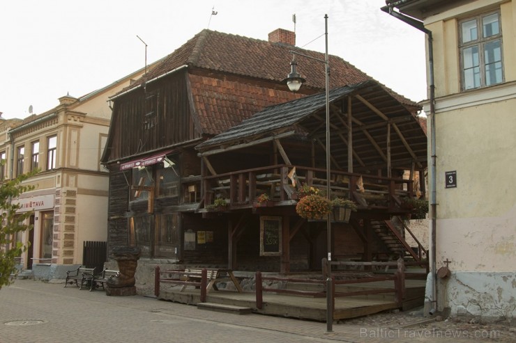 «STENDER’S bārs – klubs» ir izvietojies ēkā, kuras vēsture iestiepjas vairākos iepriekšējos gadu simtos, kad tā kalpoja kā graudu klēts «STENDER’S bārs – klubs» ir izvietojies ēkā, kuras vēsture iestiepjas vairākos iepriekšējos gadu simtos, kad tā kalpoja kā graudu klēts 160465