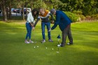 Golfa kluba «Golf Club Viesturi» atvērto durvju dienas dalībnieki ar entuziasmu apgūst golfu 8