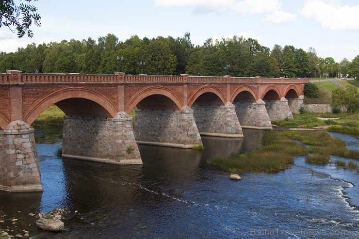 Kuldīgas ķieģeļu tilts pār Ventas upi ir viens no Kuldīgas simboliem 161114