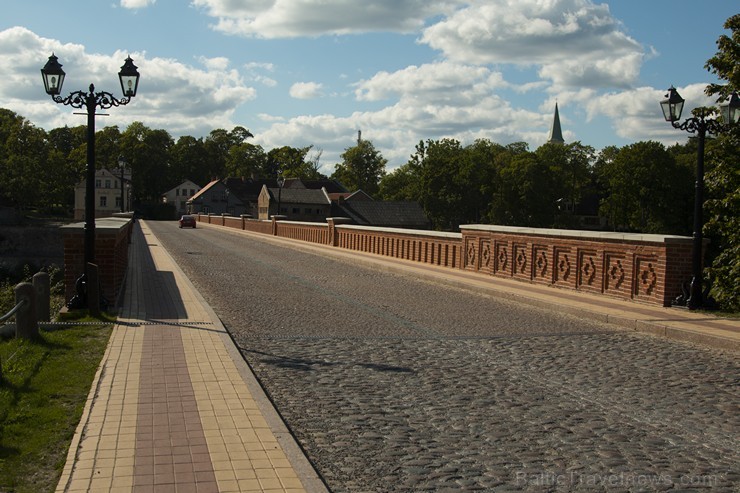 Kuldīgas ķieģeļu tilts pār Ventas upi ir viens no Kuldīgas simboliem 161127