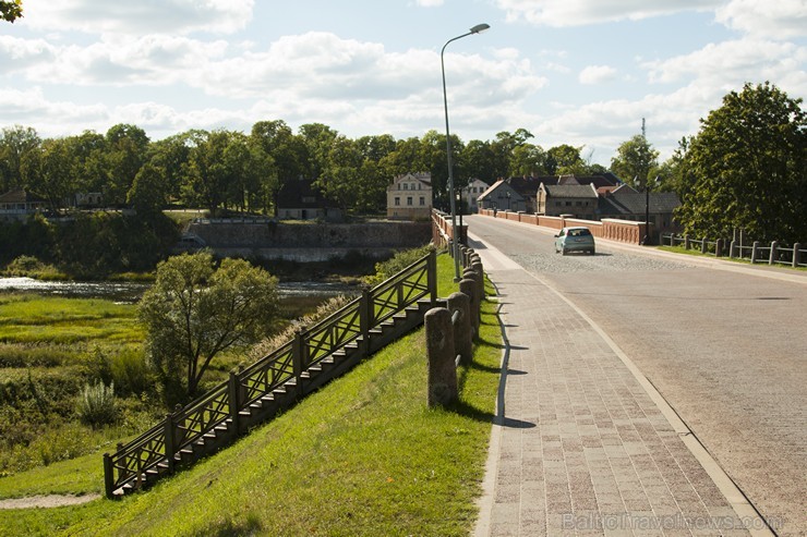 Kuldīgas ķieģeļu tilts pār Ventas upi ir viens no Kuldīgas simboliem 161128