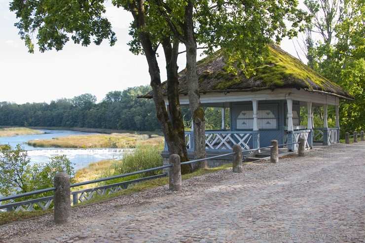 Kuldīgas pilsētas dārzs kļuvis par kuldīdznieku un pilsētas viesu iemīļotu atpūtas un pastaigu vietu Kuldīgas pilsētas dārzs kļuvis par kuldīdznieku un pilsētas viesu iemīļotu atpūtas un pastaigu vietu 161231