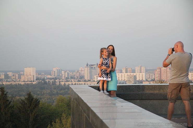 Travelnews.lv apskata padomju laika mantojuma monumentu «Dzimtene māte» Kijevā, kas ir 102 metrus augsts. Vairāk informācijas - www.kyivcity.travel 162490