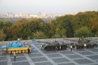 Monumenta «Dzimtene māte» laukumā pilsētnieki un pilsētas viesi var redzēt izstādi, kurā Ukraina pierāda, ka valsts austrumos konfliktā ir iesaistīta  2
