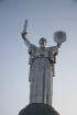 Travelnews.lv apskata padomju laika mantojuma monumentu «Dzimtene māte» Kijevā, kas ir 102 metrus augsts. Vairāk informācijas - www.kyivcity.travel 4