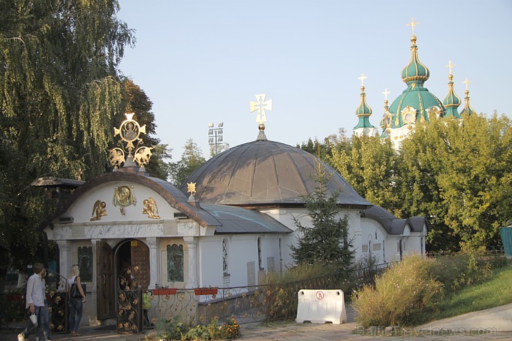 No Svētā Andreja katedrāles (1748—1767) paveras tāls un plašs skatiens uz Kijevu.  Vairāk informācijas - www.kyivcity.travel 162643