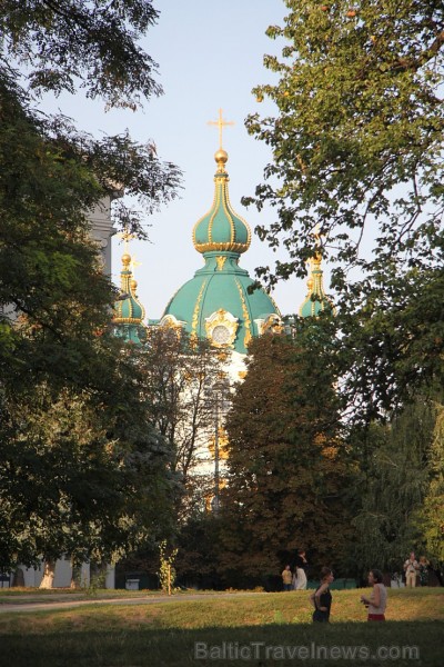 No Svētā Andreja katedrāles (1748—1767) paveras tāls un plašs skatiens uz Kijevu.  Vairāk informācijas - www.kyivcity.travel 162644