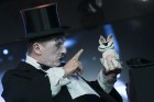 «Olympic Voodoo Casino» 10 lieliski iluzionisti no astoņām dažādām valstīm sacentās divās kategorijās - skatuves triki un tuvplāna triki 1