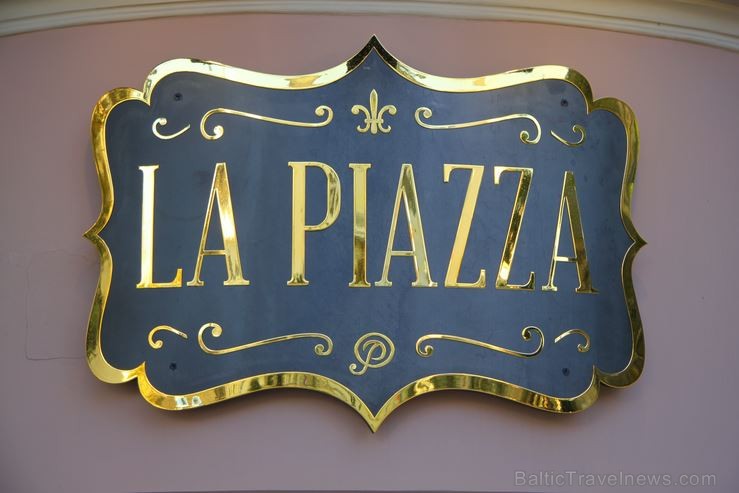 Mīlestību pret itāļu virtuvi un restorāna viesiem «La Piazza» ar prieku izpauž katrā pagatavotā ēdienā un draudzīgā restorāna atmosfērā. Restorāns atr 163143