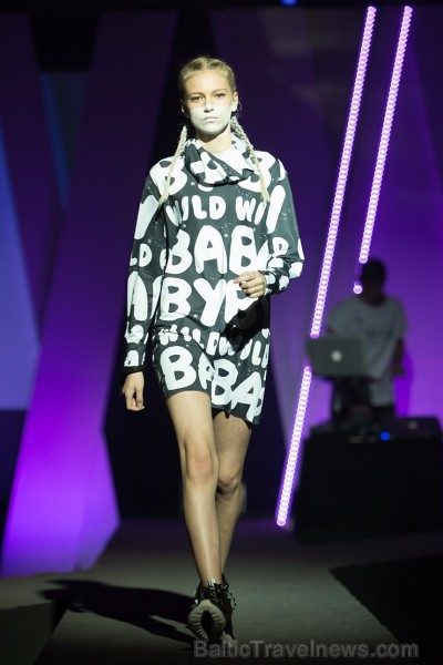 Rīgas modes nedēļa «Riga Fashion Week» kā magnēts pievelk radošu publiku. Foto: Mark Litvyakov/Arkady Gluhih Rīgas modes nedēļa «Riga Fashion Week» kā magnēts pievelk radošu publiku. Foto: Mark Litvyakov/Arkady Gluhih 163928