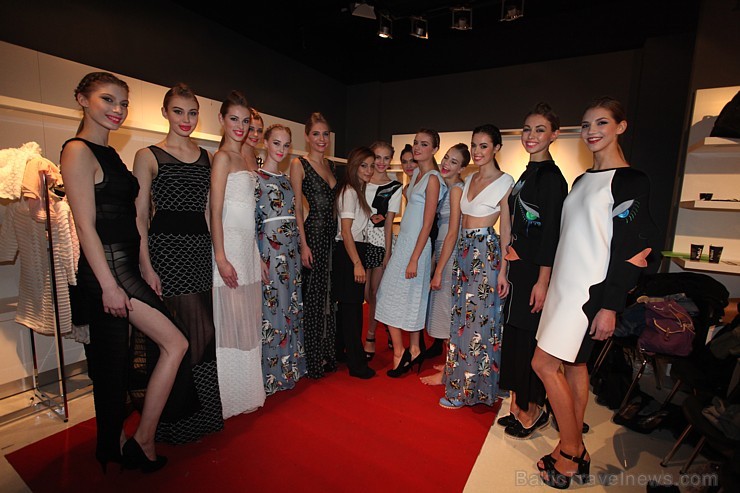 Rīgas modes nedēļa «Riga Fashion Week» kā magnēts pievelk radošu publiku.  Foto: Mark Litvyakov/Arkady Gluhih 164160