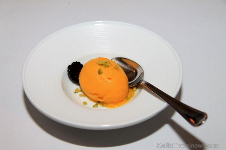 Restorāna «Piramīda» Mango sorberts 164284