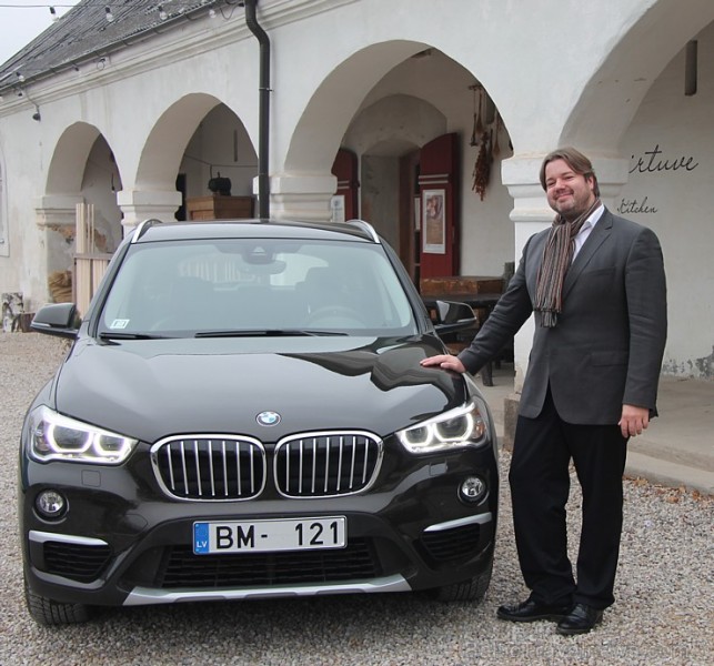 Valmiermuižas alus saimnieks Aigars Ruņģis vērtē jauno BMW X1 164540
