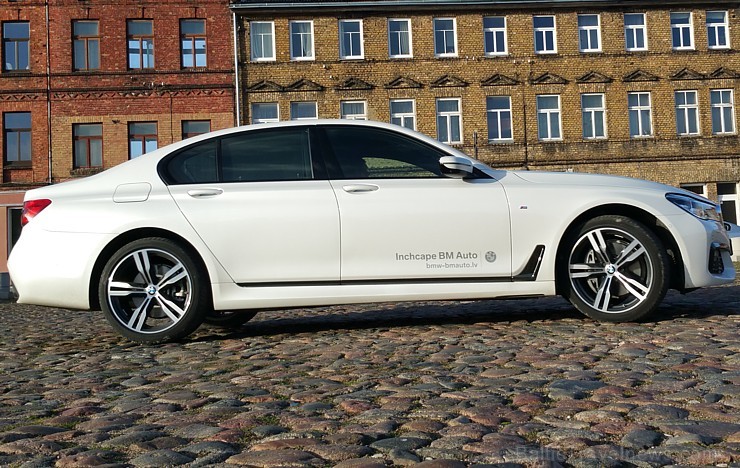 Ar jauno BMW 730d xDrive braucam lūkot Liepājas koncertzāli «Lielais dzintars» 164690