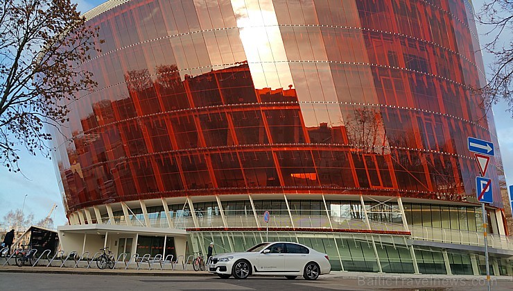 Ar jauno BMW 730d xDrive braucam lūkot Liepājas koncertzāli «Lielais dzintars» 164695