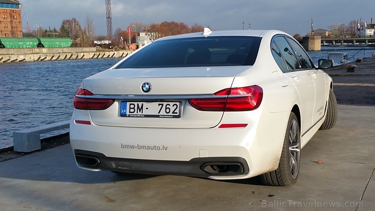 Ar jauno BMW 730d xDrive braucam lūkot Liepājas koncertzāli «Lielais dzintars» 164697