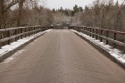 Tilta garums 95,5 m, brauktuves daļu klāj trīs veidu segumi – betons, bruģis un koks 4