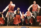 Jauniešu deju ansamblis «Pīlādzītis» izdejo Ziemassvētku koncertu Ogrē 7