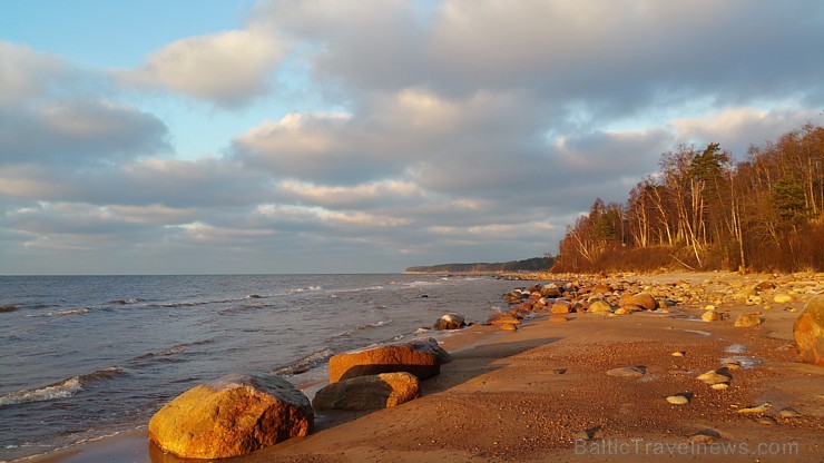 Viens no skaistākajiem Latvijas pārgājiena maršrutiem Vidzemes jūrmalā ir Tūja - Veczemju klintis 166993