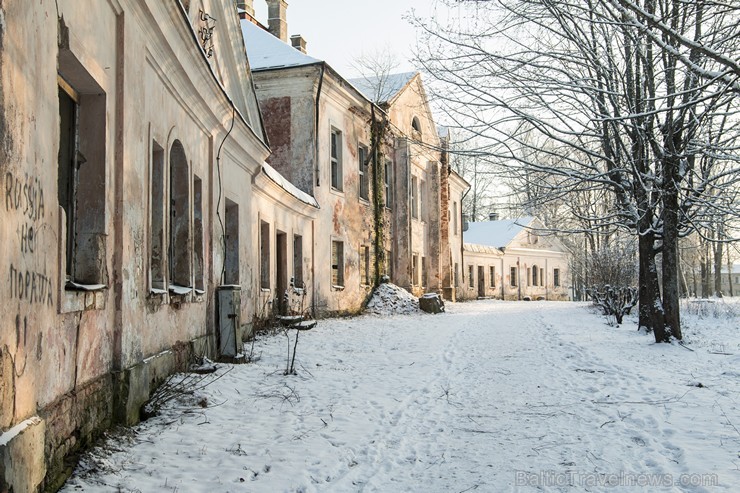 1925. gadā kungu mājā atvērta latviešu sešgadīgā skola. Pēc Otrā pasaules kara, līdz 1977. gadam ēkā bija izvietojusies Pasienes astoņgadīgā skola 167114