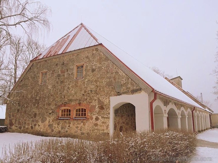 Skaistās Vecpiebalgas muižas komplekss atrodas Inešu pagastā pie Arisas upītes, kas ir īsākā upe Latvijā 167304